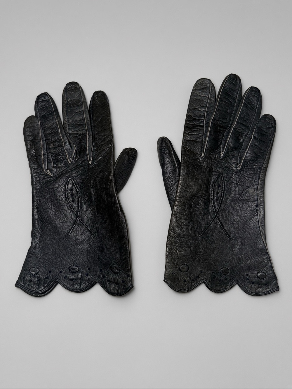 Mid-Century Vintage Black Leather Women’s Dress Gloves Scalloped Cuff 8”